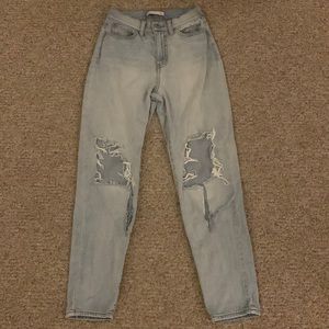 SO Kohl’s High Rise Mom Distressed Light Wash Jeans Size 0